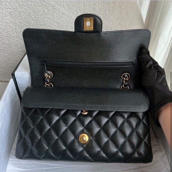 Chanel Medium - Picture 4 of 4